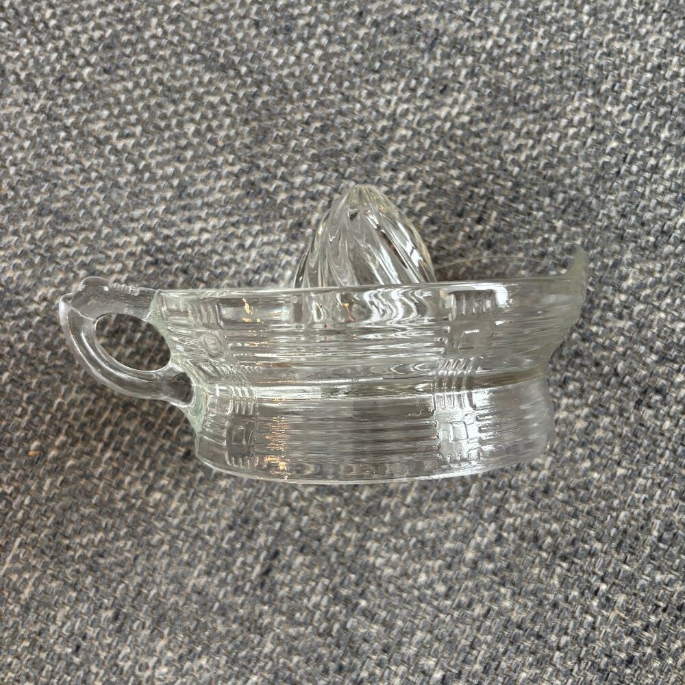Vintage Hazel-Atlas Crisscross Citrus Reamer Patterned Glass Juicer 5.5 Inch